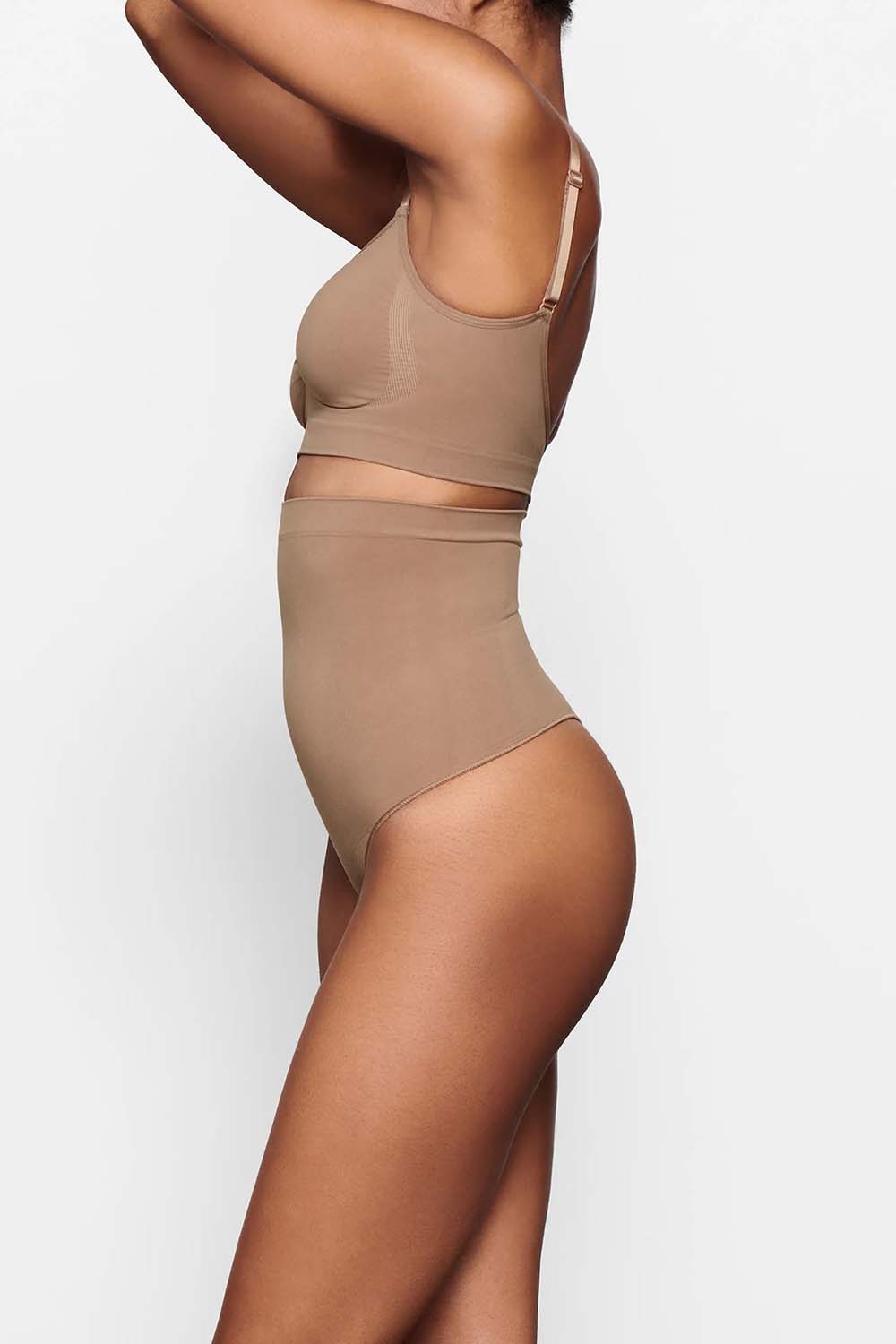 תמונת כל הלוק של HIGH WAIST THONG